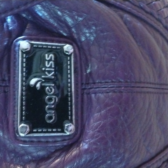 Angle kiss Handbag - Picture 2 of 9